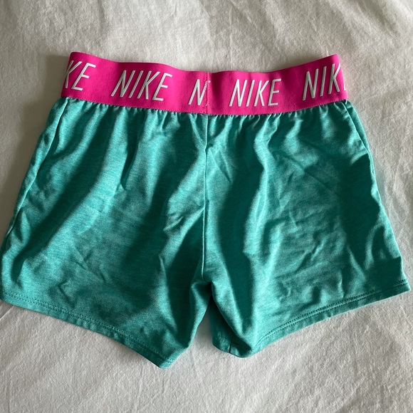 NIKE ACTIVE SHORTS - Picture 2 of 2
